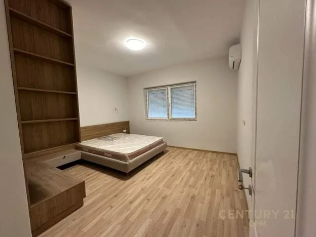 Tirane, jepet me qera apartament 88 m² 800 Euro (qender)