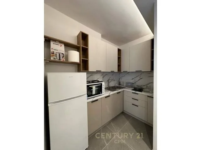 Tirane, jepet me qera apartament 88 m² 800 Euro (qender)