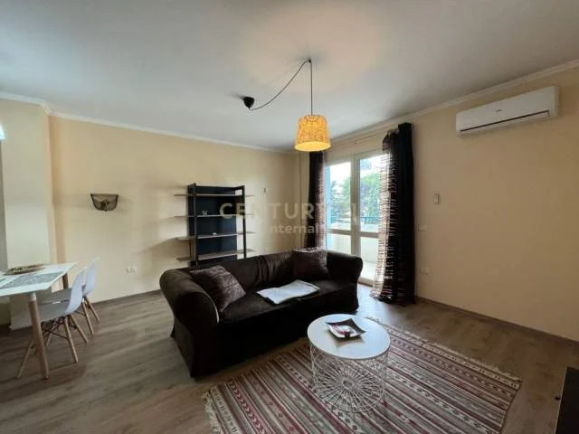 Tirane, jepet me qera apartament 100 m² 700 Euro