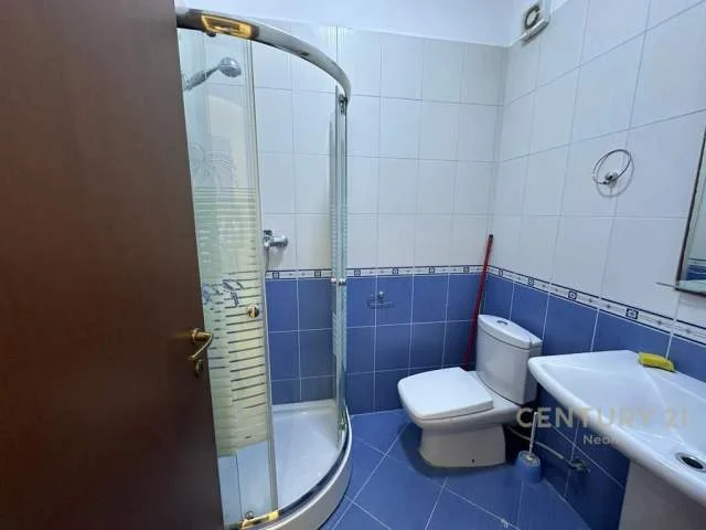 Tirane, jepet me qera apartament 2+1 101 m² 600 Euro (liqeni)