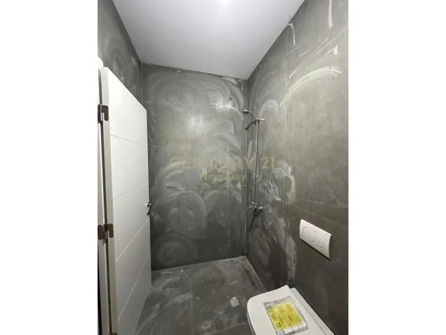 Tirane, jepet me qera apartament 1+1+BLK Kati 4, 72 m² 490 Euro (Rruga 5 Maji ''Emerald Center")