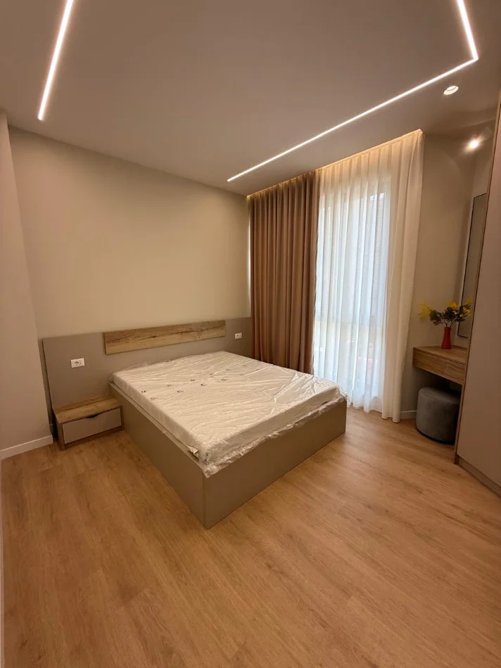 Tirane, jepet me qera Vile Vile 2 Katshe , 275 m² 5.000 € (Liqeni i Thate)