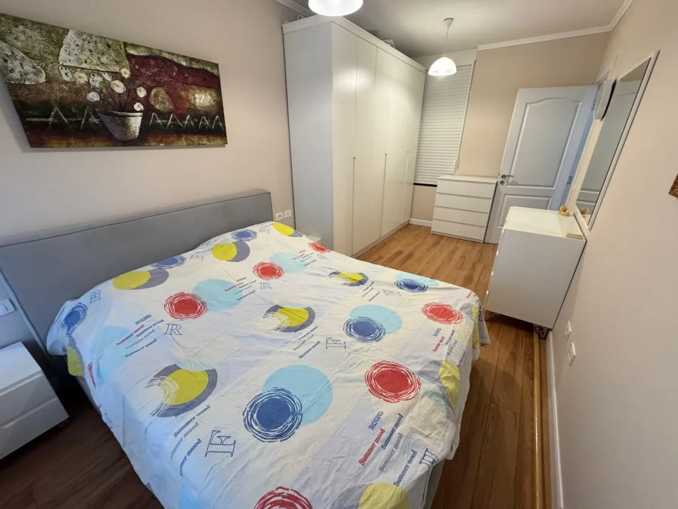 Tirane, jepet me qera apartament Dublex Kati 1, 120 m² 700 € (Rezidenca kodra e diellit 2)