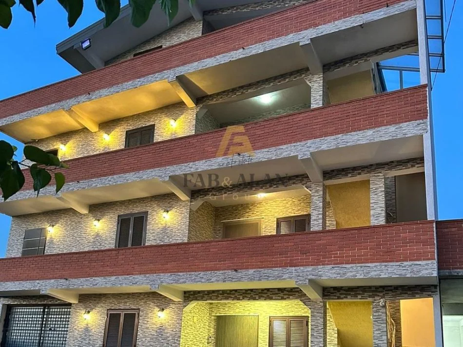 Fushe Kruje, shitet Godine 4 Katshe , 305.000 € (Fushe Kruje)