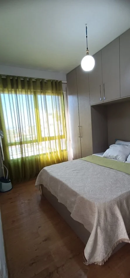 Tirane, jepet me qera apartament 1+1+Ballkon Kati 7, 65 m² 500 € (Faemacia 10)