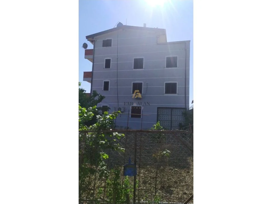 Fushe Kruje, shitet Godine 4 Katshe , 305.000 € (Fushe Kruje)