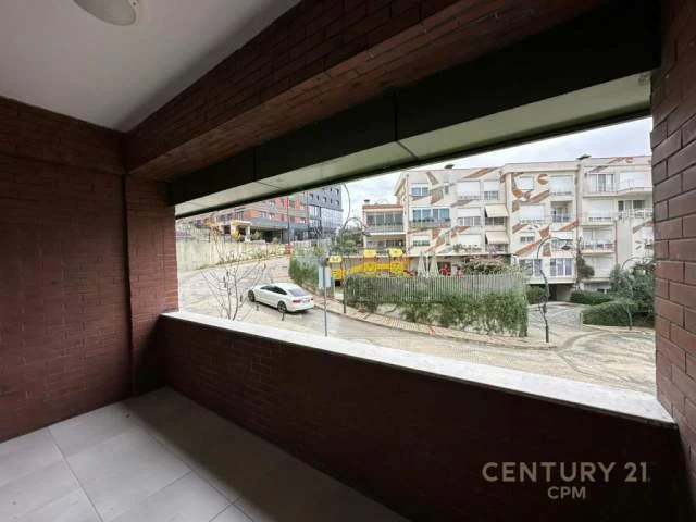 Tirane, jepet me qera apartament 2+1+BLK Kati 1, 124 m² 650 Euro (Kodra e Diellit)