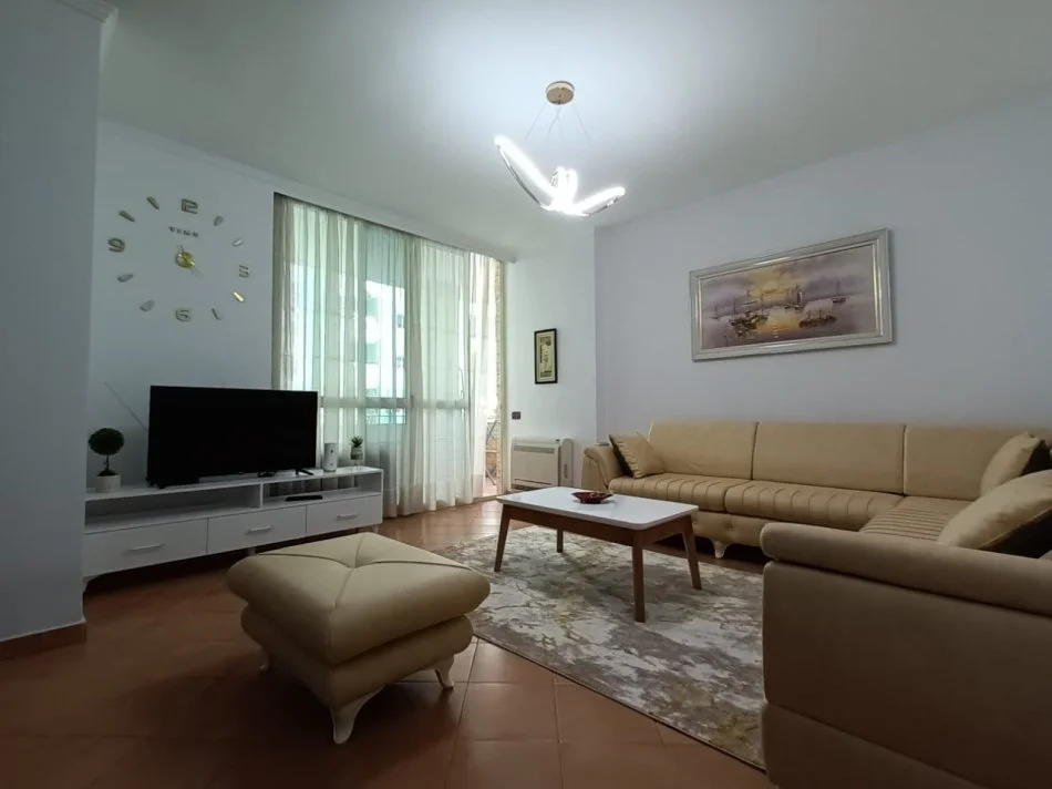 Tirane, jepet me qera apartament 2+1+Ballkon Kati 2, 85 m² 90.000 € (Komuna e Parisit)