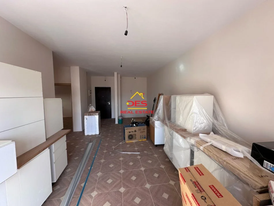 Vlore, shitet apartament 2+1+Ballkon Kati 9, 96 m² 105.000 € (Rruga Gjergj Kastrioti)
