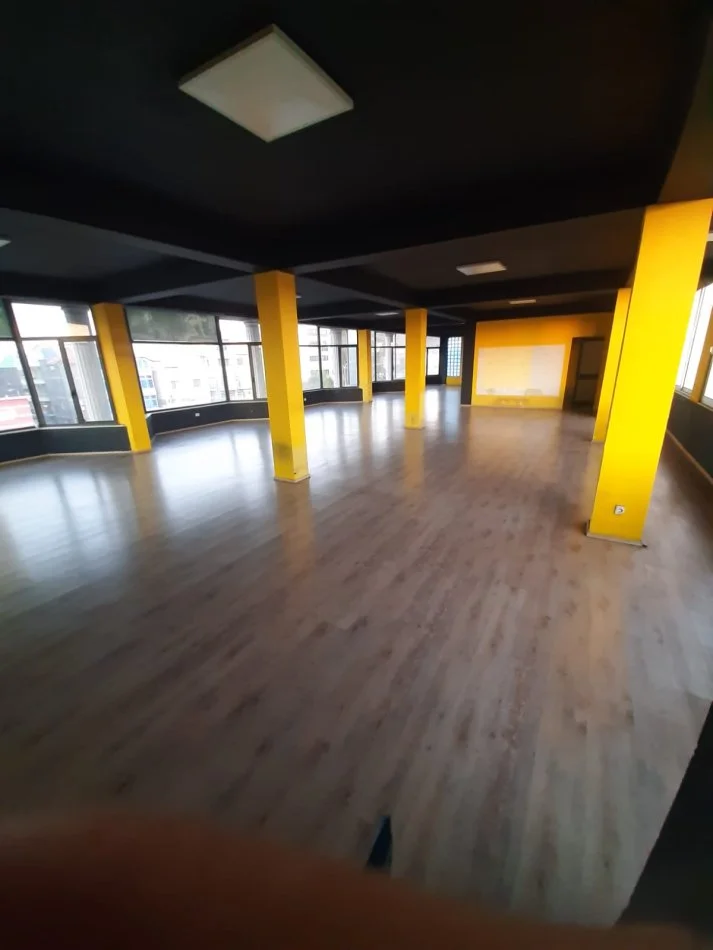 Durres, jepet me qera ambjent biznesi Kati 3, 300 m² 800 € (Adria ,Durres)