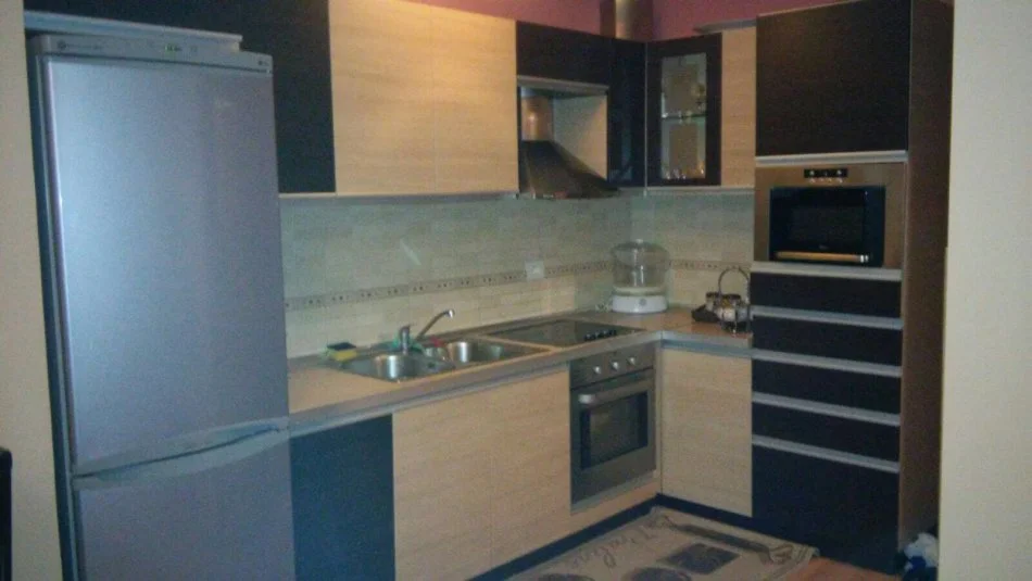 Tirane, jepet me qera apartament 1+1+Aneks+Ballkon Kati 4, 450 € (Rr. Elbasanit)