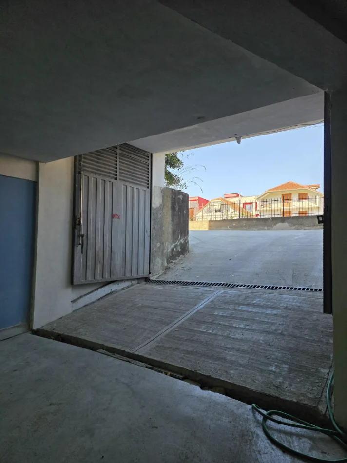 Tirane, shitet nga Pronari, pa-komision magazine Kati -1, 1.372 m² (rruga ardeno)