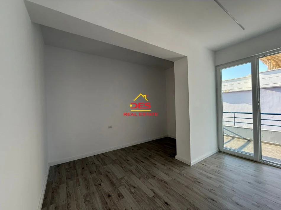 Vlore, shitet apartament 1+1+Ballkon Kati 9, 82 m² 125.000 € (Rruga Dush Strati)