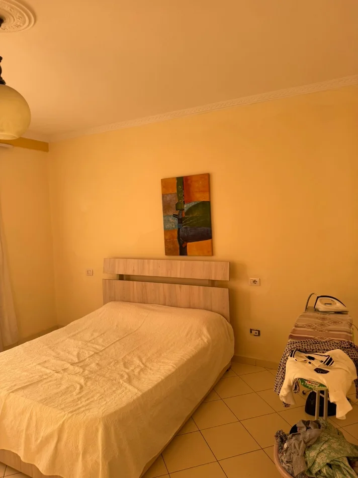 Tirane, jepet me qera apartament 2+1 Kati 4, 100 m² 500 € (Bar Famed Astir)