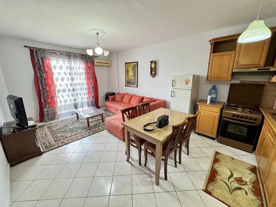 Tirane, jepet me qera 1+1+Ballkon Kati 11, 68 m² 450 € (Prane Kompleksit Square 21)