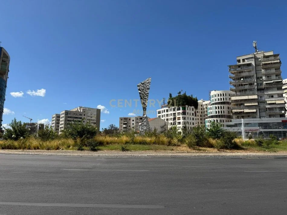 Tirane, shes apartament 1+1 Kati 1, 120 m² 90.000 € (Zogu i Zi)