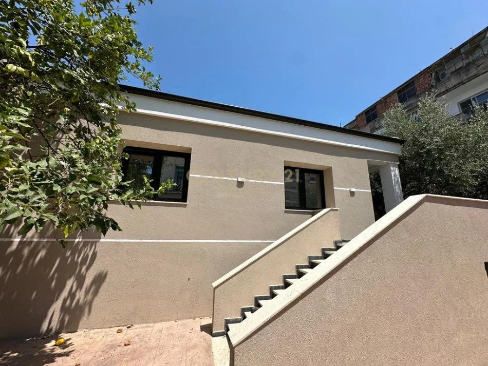 Vlore, shes shtepi 3+1 Kati 1, 274 m² 395.000 € (Stadiumi Flamurtari)