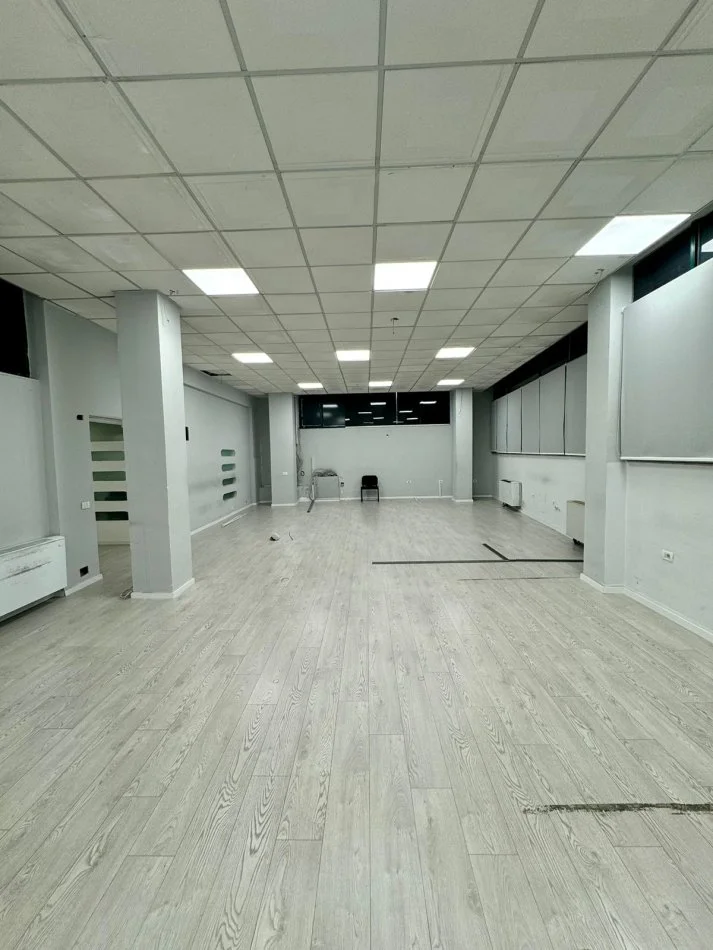 Tirane, jap me qera ambjent biznesi Kati 1, 566 m² 6.000 € (QENDER)