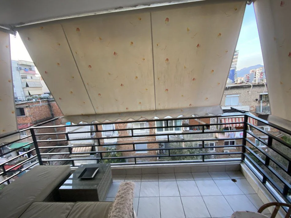 Tirane, jepet me qera apartament 2+1+Ballkon Kati 3, 100 m² 750 € (PAZARI I RI)