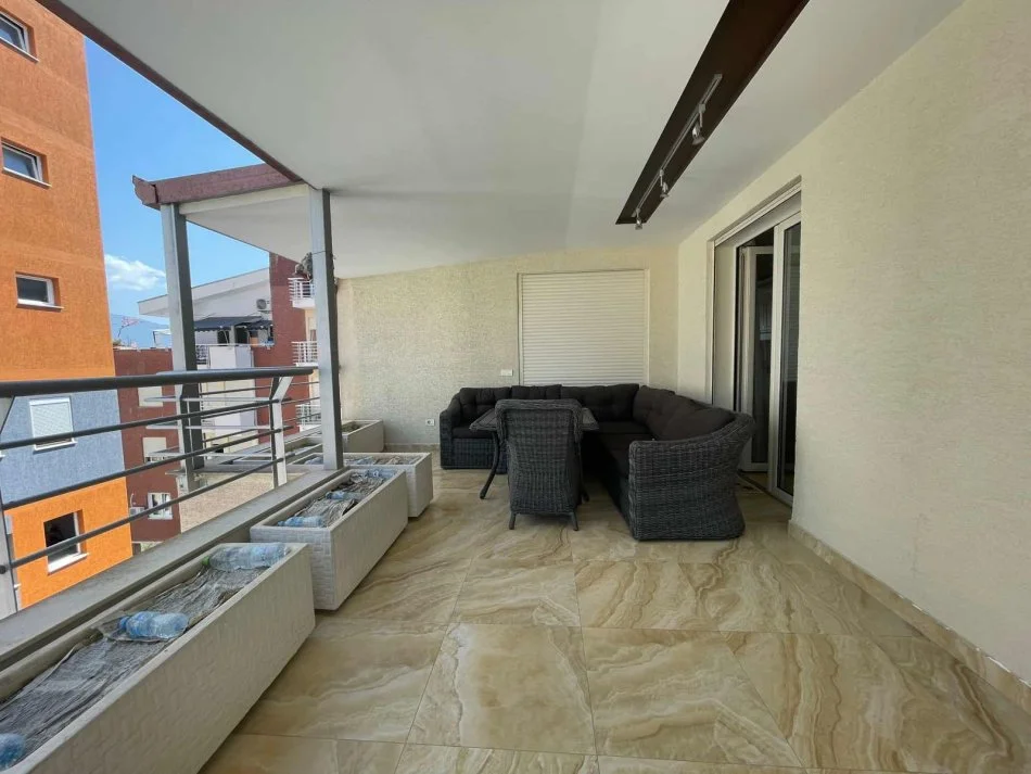 Tirane, shitet apartament+verande | Penthouse 4+1+Ballkon Kati 4, 227 m² 433.000 € (tek Liqeni i Thate, Rruga Peti, tek ”Kompleksi Ferrari”.)