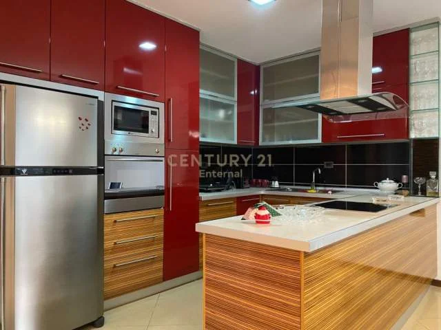 Tirane, jepet me qera apartament 2+1+BLK 126 m² 800 Euro (sheshi willson)