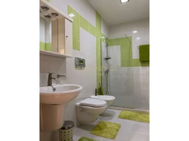 Tirane, jepet me qera apartament 2+1+BLK 126 m² 800 Euro (sheshi willson)