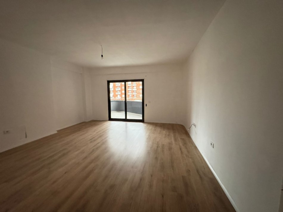 Shqiperi, jepet me qera apartament 2+1+Ballkon Kati 1, 700 € (UNAZA RE) UNA47956