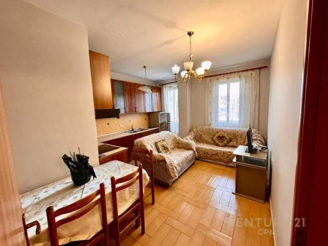 Tirane, jepet me qera apartament 80 m² 500 Euro (fakulteti i shkencave te natyres)