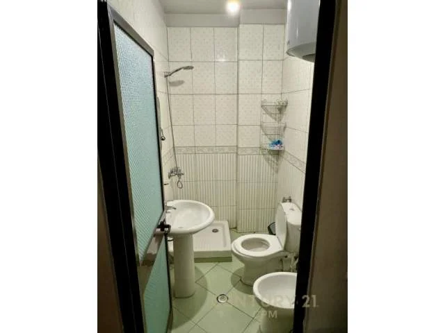 Tirane, jepet me qera apartament 80 m² 500 Euro (fakulteti i shkencave te natyres)