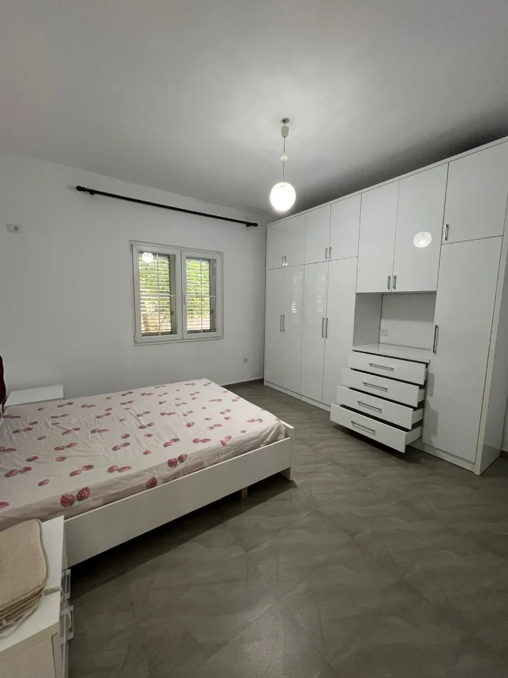 Tirane, jepet me qera apartament 2+1 Kati 1, 100 m² 500 € (Jordan Misja prane Lavazho 007)