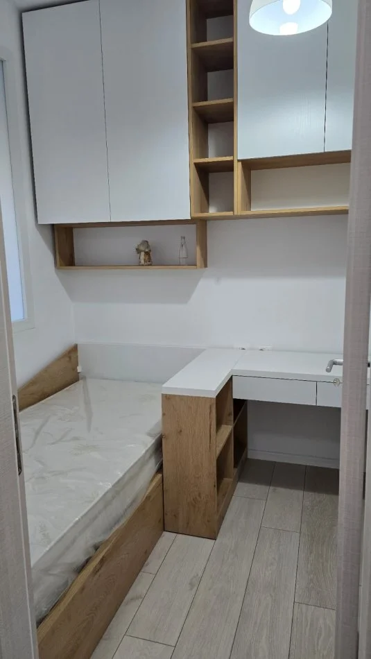 Tirane, jepet me qera apartament 1+1 Kati 4, 76 m² 