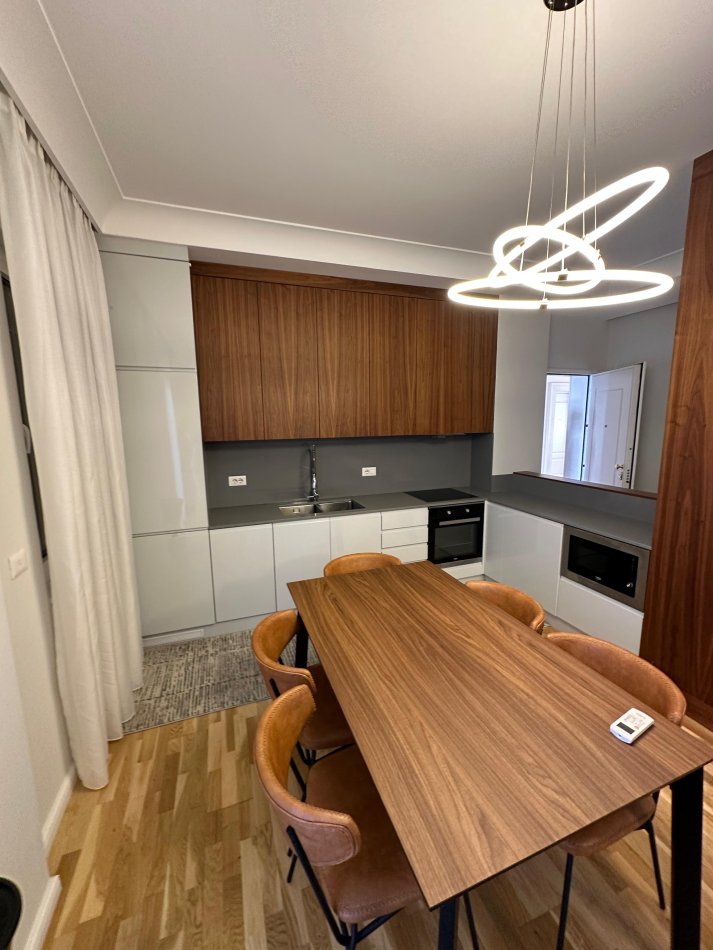 Tirane, jepet me qera apartament 2+1+Ballkon Kati 2, 129 m² 1.499 € (TEG)