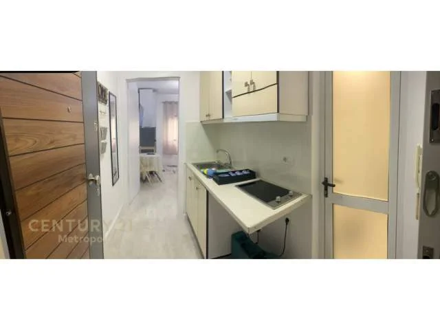 Tirane, jepet me qera apartament 1+1 Kati 2, 40 m² 500 Euro (Sheshi Wilson)