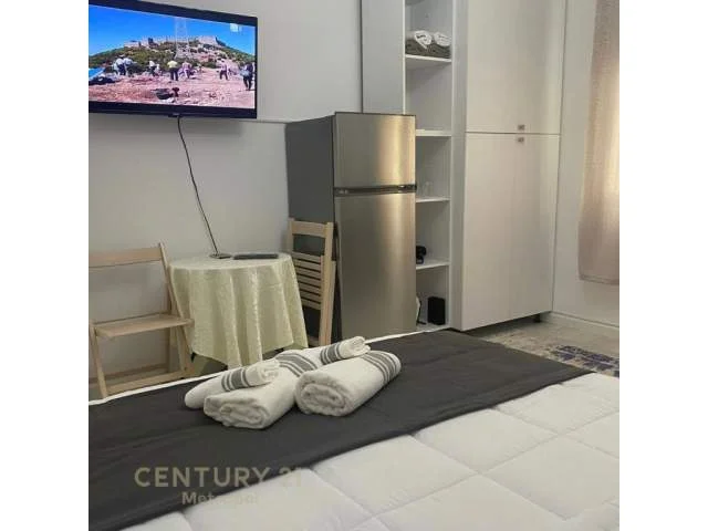 Tirane, jepet me qera apartament 1+1 Kati 2, 40 m² 500 Euro (Sheshi Wilson)