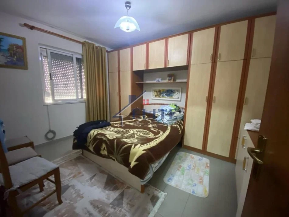 Tirane, jepet me qera apartament 1+1 Kati 5, 55 m² 500 € (Bulevardi Zogu i I-re)