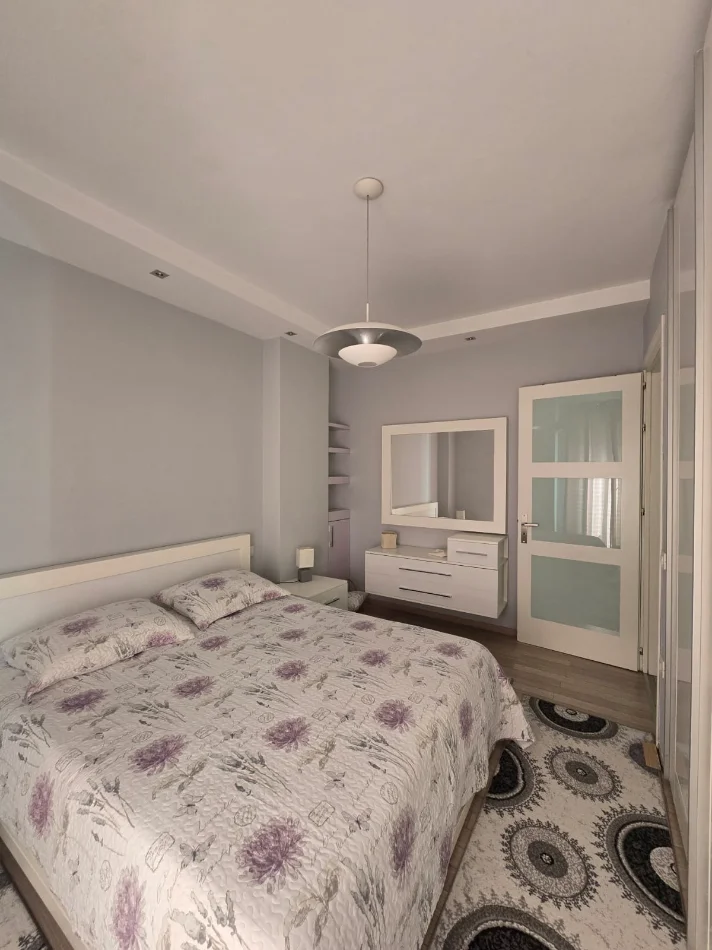 Tirane, jepet me qera apartament 2+1 Kati 4, 80 m² 600 € (Kompleksi Kontakt)