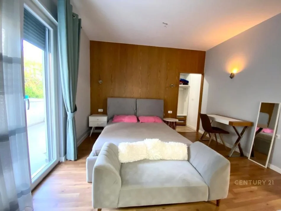 Tirane, jepet me qera apartament 3+1 Kati 1, 197 m² 1.200 € (KOPSHTI BOTANIK)