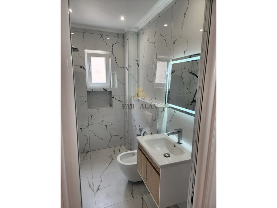 Tirane, shitet apartament 1+1 Kati 4, 51 m² 95.000 € (Oxhaku, Xhamia Xhura)