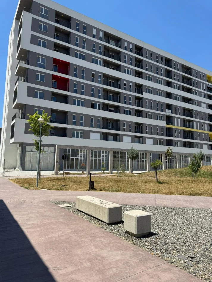 Tirane, jap me qera apartament 1+1+Ballkon Kati 3, 350 € (Gryka Kacanikut Univers City)