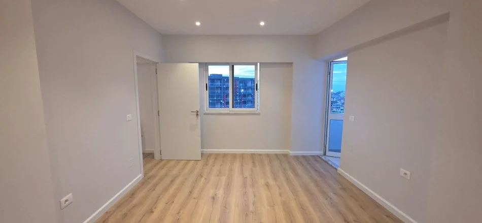 Tirane, shitet apartament 1+1+Ballkon Kati 10, 68 m² 85.000 € (Don bosko)