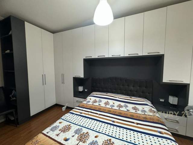 Tirane, jepet me qera apartament 1+1 Kati 4, 60 m² 450 Euro (Unaza e Re)
