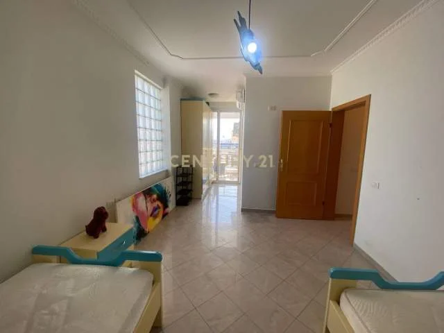Tirane, jepet me qera apartament 100 m² 700 Euro (bllok)