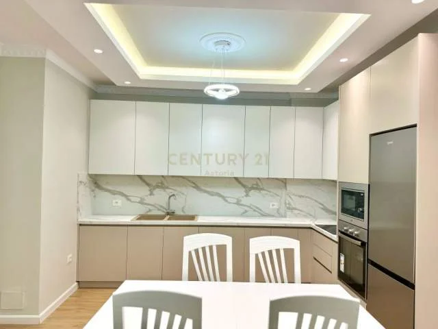 Tirane, jepet me qera apartament 2+1+BLK Kati 2, 120 m² 800 Euro (Kika 1, Komuna e Parisit)