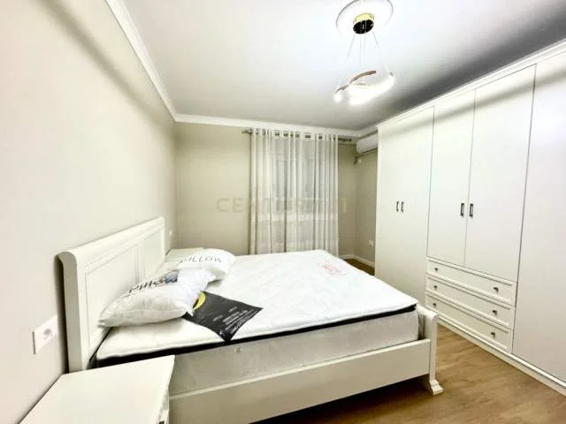 Tirane, jepet me qera apartament 2+1+BLK Kati 2, 120 m² 800 Euro (Kika 1, Komuna e Parisit)