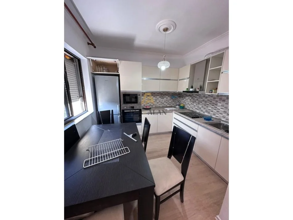 Tirane, shitet apartament 2+1 Kati 4, 72 m² 147.000 € (Rruga Bardhyl)