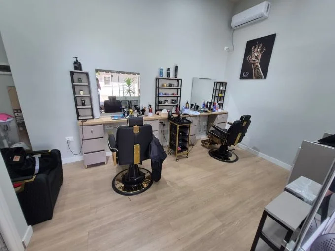 Tirane, jepet me qera zyre Kati 0, 24 m² 145.000 € (qender , sheshi skenderbej)