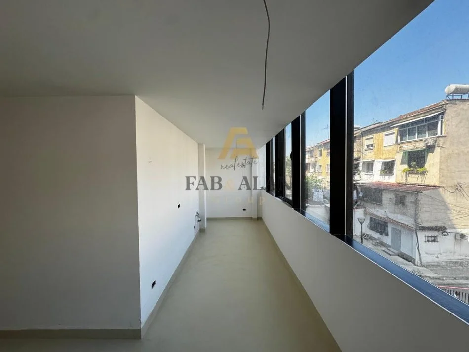 Tirane, shitet apartament duplex Dublex , 150 m² 187.500 € (Komisariati nr 4)