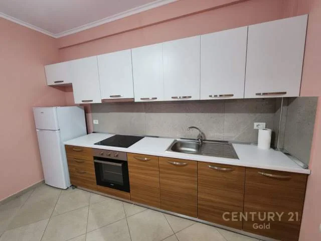 Tirane, jepet me qera apartament 2+1+A+BLK Kati 1, 550 Euro (Teodor Keko)