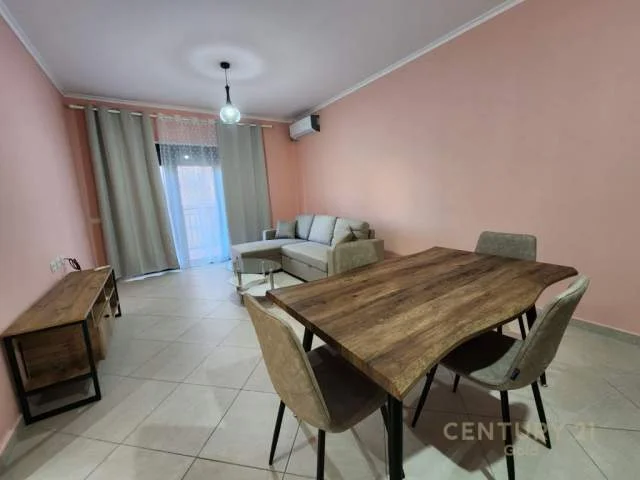 Tirane, jepet me qera apartament 2+1+A+BLK Kati 1, 550 Euro (Teodor Keko)