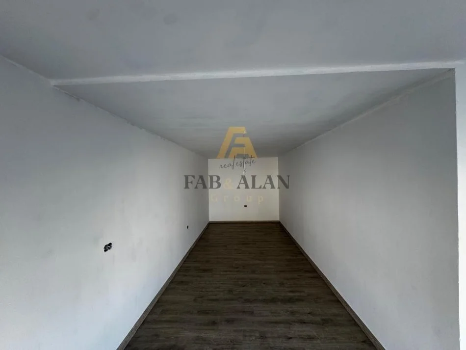 Tirane, shitet apartament duplex Dublex , 150 m² 187.500 € (Komisariati nr 4)